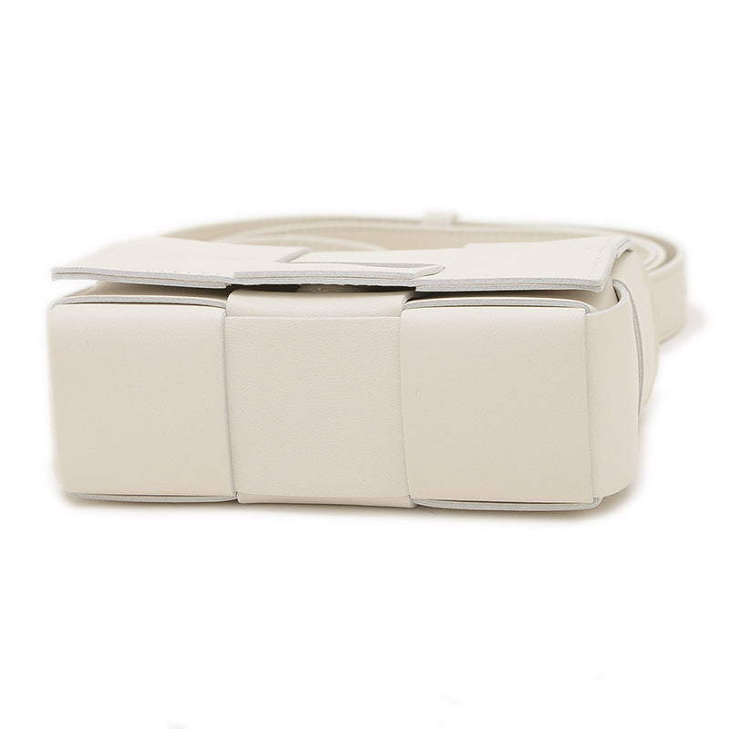 カセット ショルダーバッグ カーフスキン ホワイト 667048VCQ724256 ショルダーバッグ