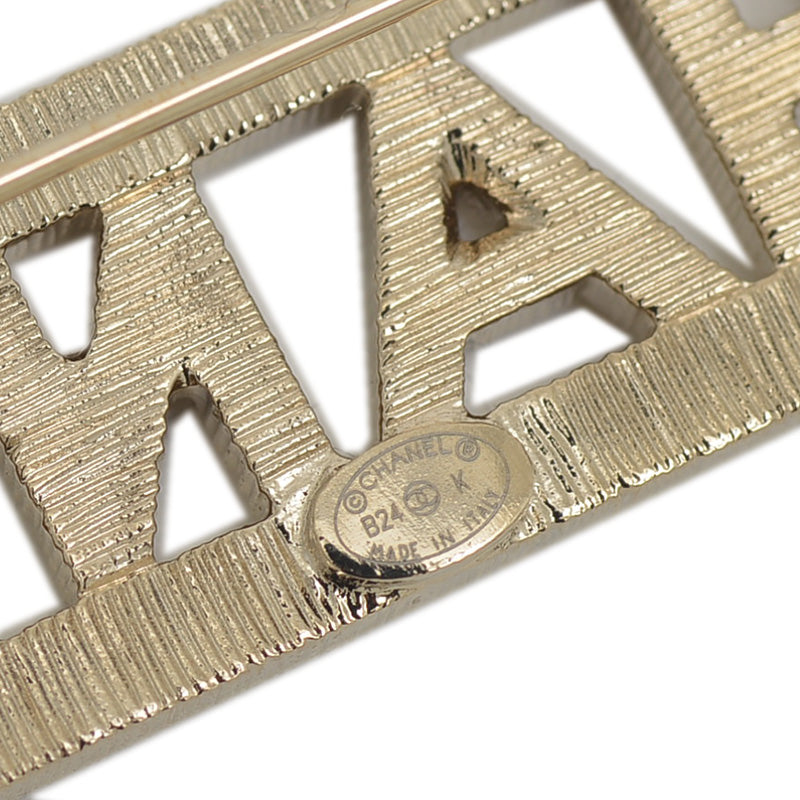 ブローチ スクエアロゴ ラインストーン B24K ブローチ