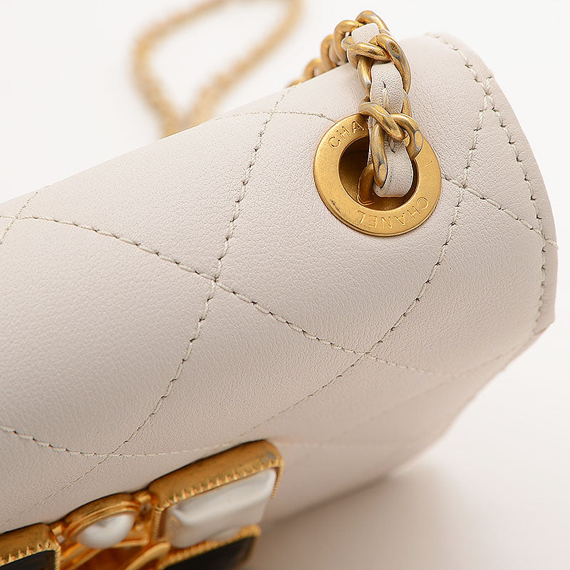 ミニ マトラッセ チェーンショルダー バッグ ビジュー レザー ホワイト ショルダーバッグ