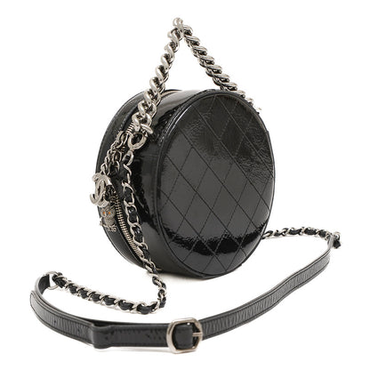 ラウンド アズアース チェーンショルダーバッグ パテントレザー ブラック A91946 ショルダーバッグ