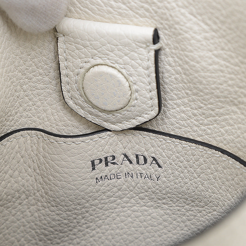 ショルダーバッグ ヴィッテロダイノレザー ホワイト 1BH191 ショルダーバッグ