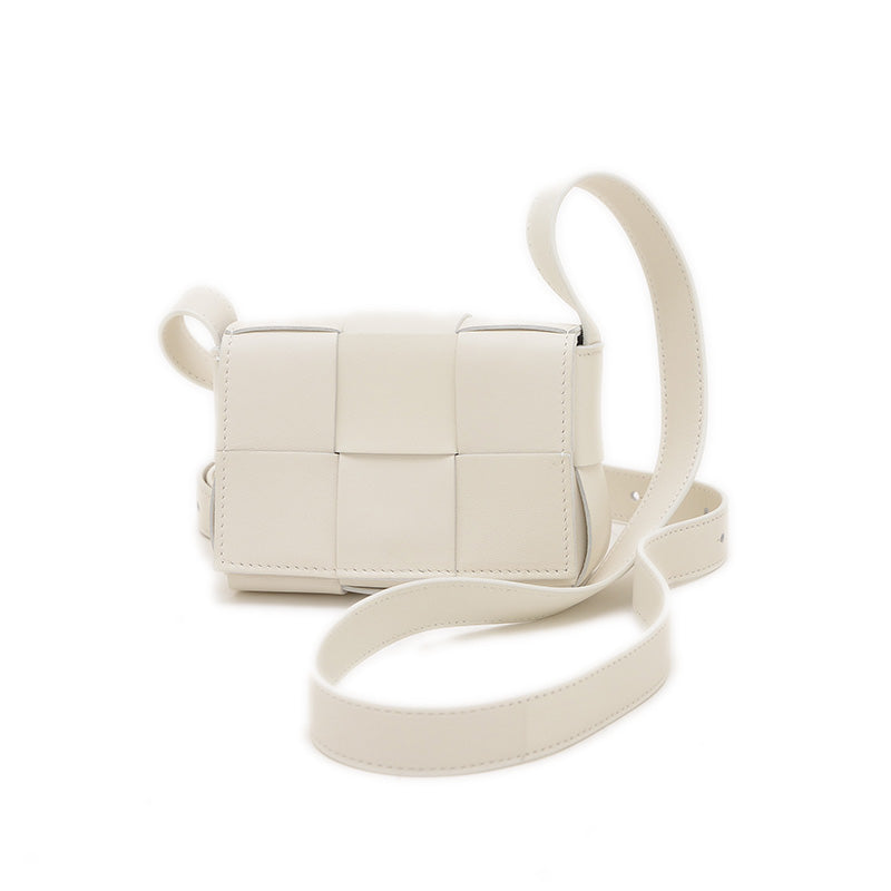 カセット ショルダーバッグ カーフスキン ホワイト 667048VCQ724256 ショルダーバッグ