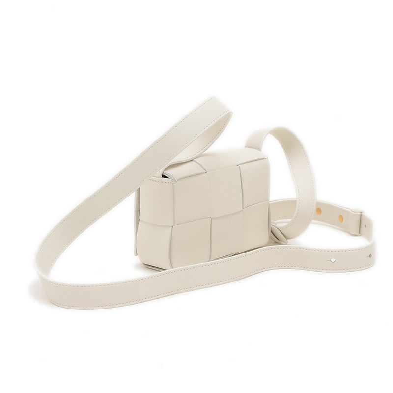 カセット ショルダーバッグ カーフスキン ホワイト 667048VCQ724256 ショルダーバッグ