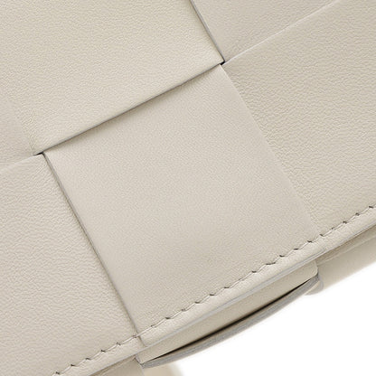 カセット ショルダーバッグ カーフスキン ホワイト 667048VCQ724256 ショルダーバッグ