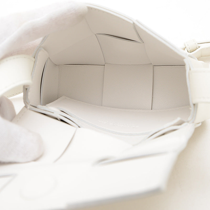 カセット ショルダーバッグ カーフスキン ホワイト 667048VCQ724256 ショルダーバッグ