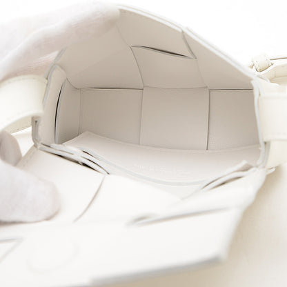 カセット ショルダーバッグ カーフスキン ホワイト 667048VCQ724256 ショルダーバッグ