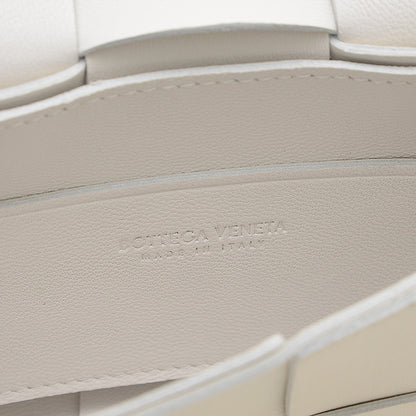 カセット ショルダーバッグ カーフスキン ホワイト 667048VCQ724256 ショルダーバッグ