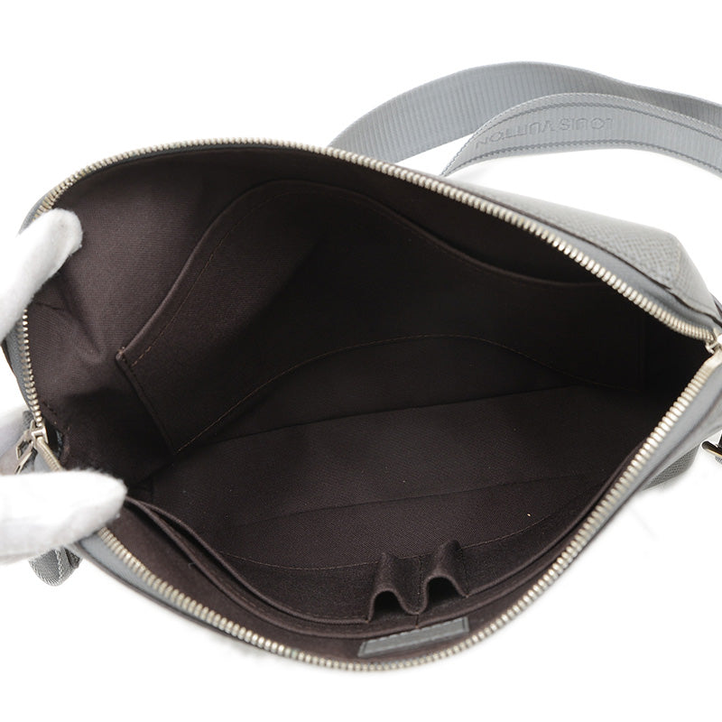 タイガ グリゴリ メッセンジャー PM ショルダーバッグ グレー M30237 ショルダーバッグ