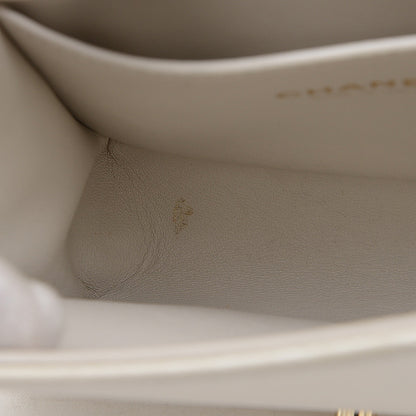 ボーイシャネル チェーンショルダー カーフ パールホワイト ゴールド金具 AS3018 ショルダーバッグ