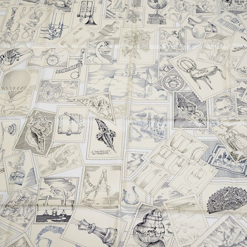 カレ90 フォーブルの切手愛好家 シルク グレー/パーシュマン/ホワイト スカーフ