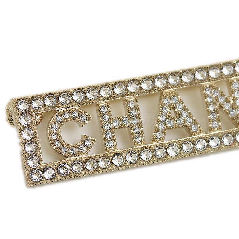 ブローチ スクエアロゴ ラインストーン B24K ブローチ