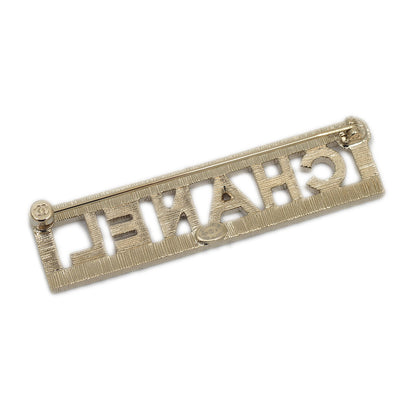 ブローチ スクエアロゴ ラインストーン B24K ブローチ