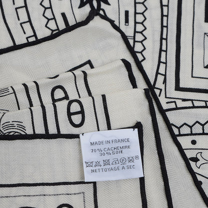 カレ140 カレジェアン ショール シュヴァル ドゥ クール バンダナ ブラン/ブラック スカーフ