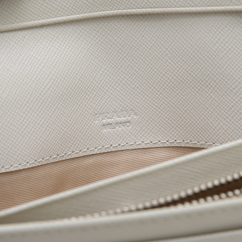 サフィアーノ 二つ折り長財布 レザー/スタッズ/ラインストーン ホワイト 1MH132 長財布