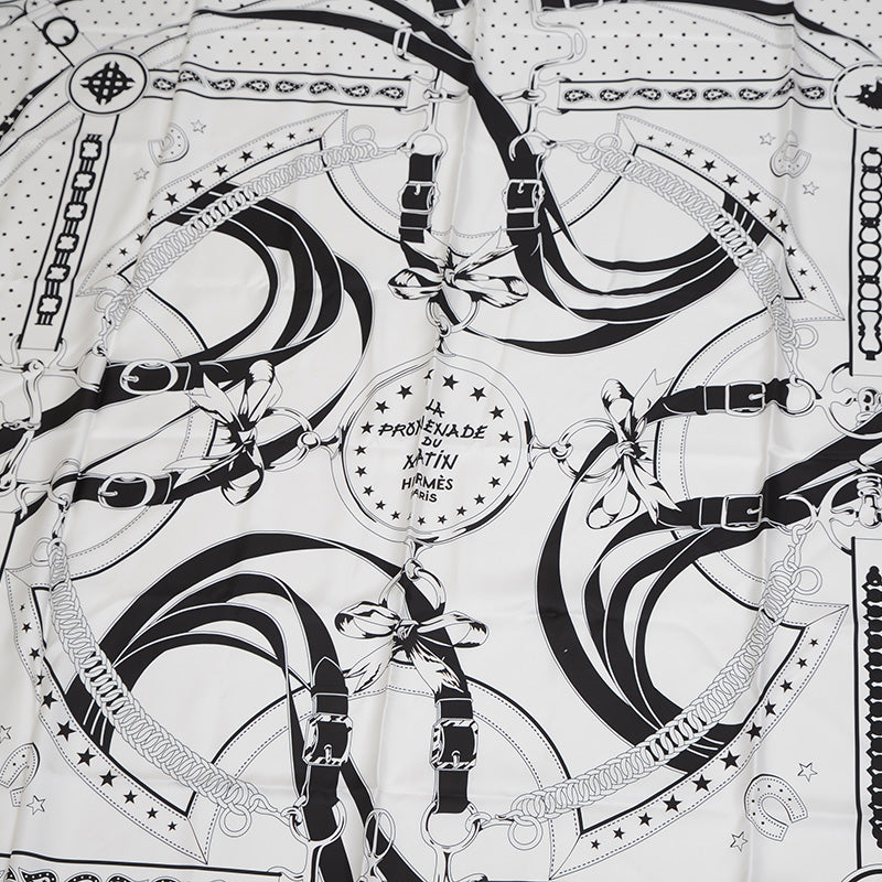 カレ140 ダブルフェイス 朝の散歩 バンダナ シルク ホワイト/ブラック/キュイール スカーフ