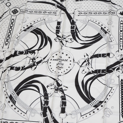 カレ140 ダブルフェイス 朝の散歩 バンダナ シルク ホワイト/ブラック/キュイール スカーフ