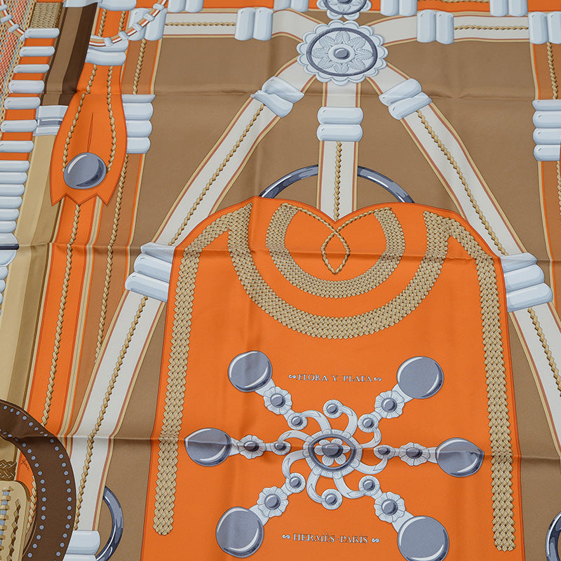 カレ90 スカーフ 銀細工の花 ランジュキュイ/ブラウン/グリペルル スカーフ