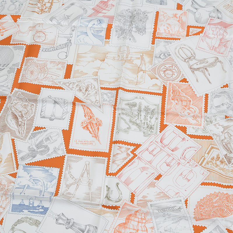 カレ90 フォーブルの切手愛好家 オランジュキュイ/ホワイト/グレー スカーフ